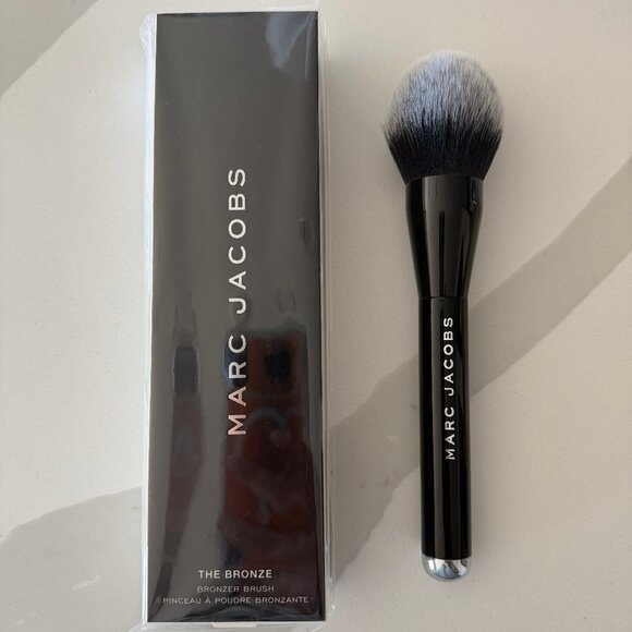 Marc Jacobs The Bronze 12 Bronzer Brush w/ Original Box - Picture 1 of 6